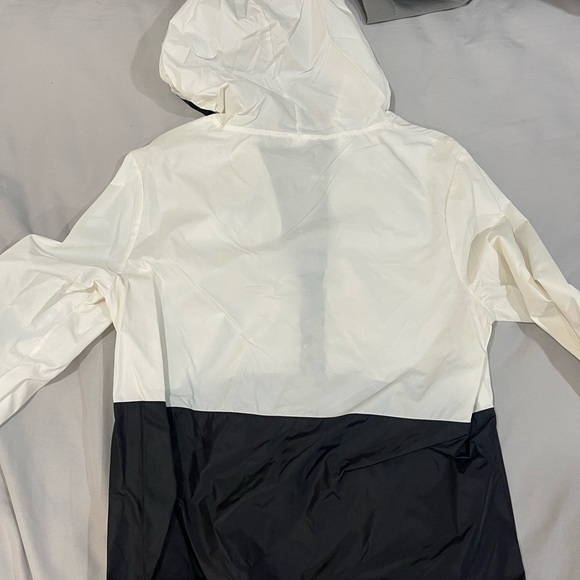 PINK Windbreaker - Picture 5 of 9